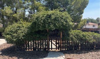 13405 Applewood Rd, Apple Valley, CA 92308
