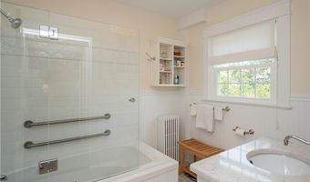 198 Gibbs Ave, Newport, RI 02840