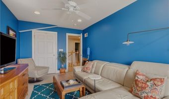 11 King Philip Ave, Bristol, RI 02809