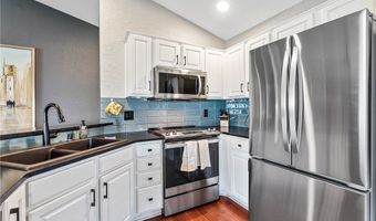 13 Greenridge Ln, Bentonville, AR 72712