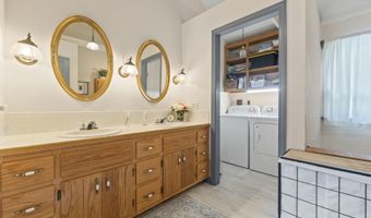 14 Lakeshore Dr, Belgrade, ME 04918