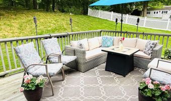 489 Hoyt St, Darien, CT 06820