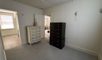 44 Crest St, Middletown, RI 02842