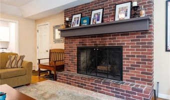 65 Walnut Dr, East Greenwich, RI 02818