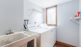 1205 N Scarlet Dr, Addison, IL 60101
