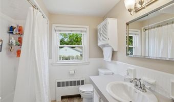13 Garden Dr, Lincoln, RI 02865