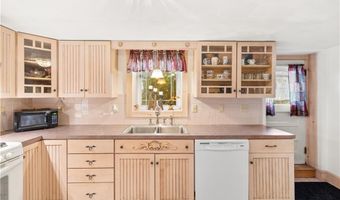 41 Yeoman Ave, Cranston, RI 02920