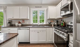 361 Long Shores Dr, Barrington, NH 03825