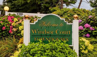 2 Windsor Ct, Amityville, NY 11701