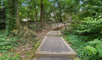 5904 MOUNT EAGLE Dr 105, Alexandria, VA 22303