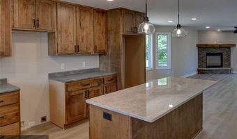 622 Pondhurst Dr, Amery, WI 54001