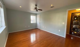 4061 S FOUR MILE RUN Dr 301, Arlington, VA 22204