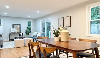 7 Simmons Rd, Barrington, RI 02806
