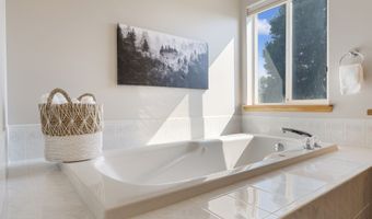 8712 SW WAKKILA Ter, Beaverton, OR 97007