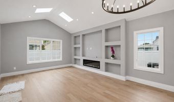 37 Beverly Dr, Albertson, NY 11507