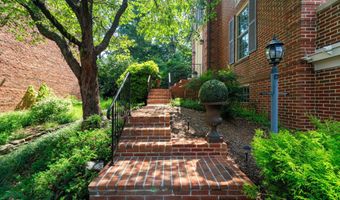 2317 S QUEEN St, Arlington, VA 22202