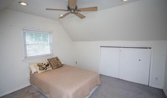 836 DEVENNEY Dr, Bellmawr, NJ 08031