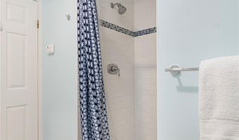 6 Conway Dr, Barrington, RI 02806