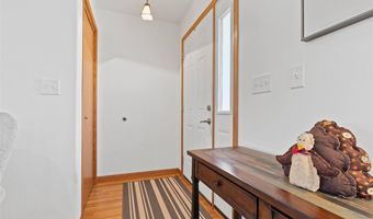 5709 Oak Crest Hill Rd SE, Riverside, IA 52327