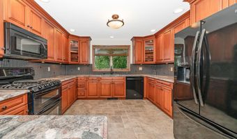 39 Central Ave, Amityville, NY 11701
