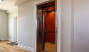 78 Rhode Island Ave 8, Newport, RI 02840