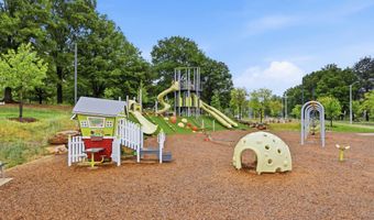6924 ROCKLEDGE Dr, Bethesda, MD 20817