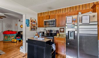 301 W Pleasant St, Aurora, MO 65605