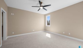 813 E Heatherwood Dr, Brandon, SD 57005