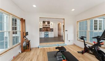 6 Knowlton Ct, Bristol, RI 02809
