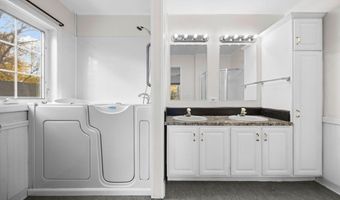 202 Pearl St, Bangor, ME 04401