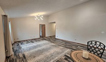 1204 Willow Dr, Aberdeen, SD 57401