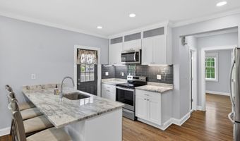 6 Harbor Pkwy, Clinton, CT 06413