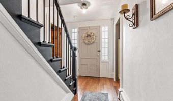 15 Chapel St, Ashburnham, MA 01430