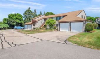 30 Sweet Meadows Ct 26, Narragansett, RI 02882