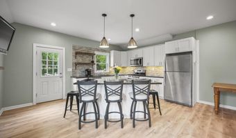 156 Myrtle Ave, Belford, NJ 07718