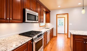 138 Church St, Belford, NJ 07718