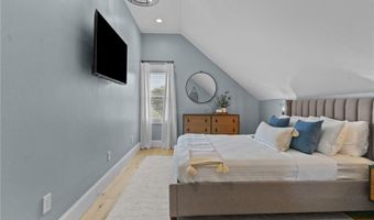 20 Summer St 2, Newport, RI 02840