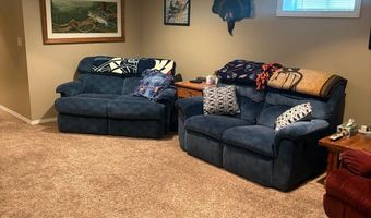 917 9th St, Aurora, NE 68818