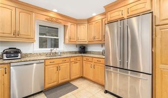 7 Jencks Rd, Cumberland, RI 02864