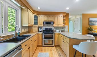 352 Log Cabin Rd, Arundel, ME 04046