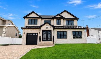37 Beverly Dr, Albertson, NY 11507