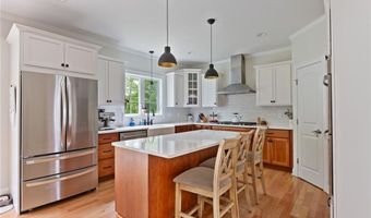 25 Kristin Dr, Cranston, RI 02921