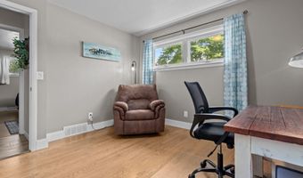2015 E COLLEGE Ave, Appleton, WI 54915