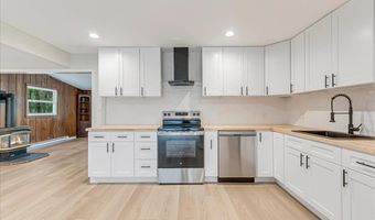 13 Poplar Dr, Albrightsville, PA 18210