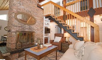 6001 S Hlavka Hls, Maple City, MI 49664