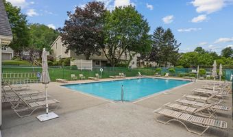 11 Boulevard Dr 10-44, Danbury, CT 06810