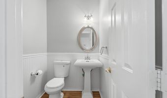 7035 KINGS MANOR Dr, Alexandria, VA 22315