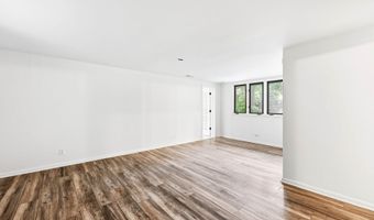 1007 Evergreen Rd, Anchorage, KY 40223