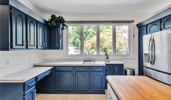 21 Tee Ct, Amherst, NY 14221