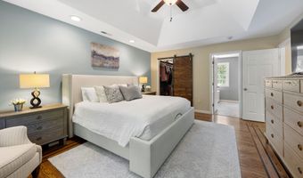 31 Nathan Hale Ct, Cheshire, CT 06410